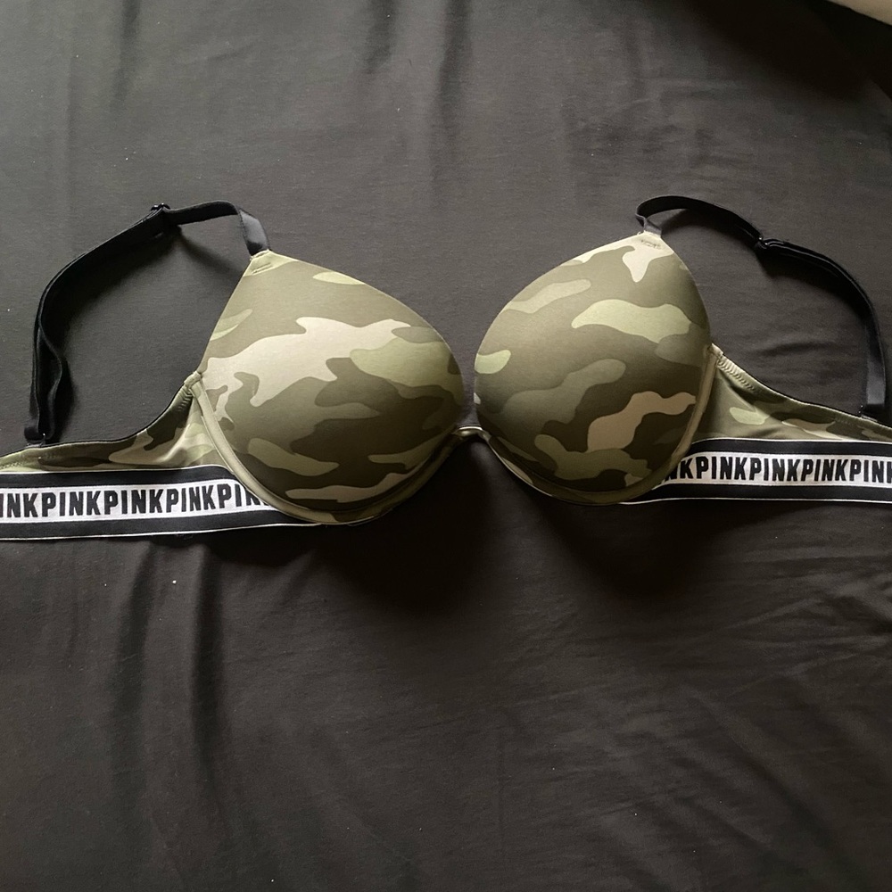 Victoria’s Secrets PINK push-up NEW
